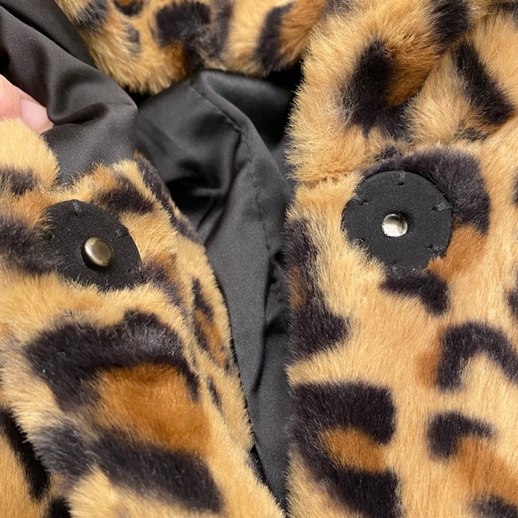 Beautiful faux leopard fur 3/4 length coat from Torrid. - Picture 3 of 3